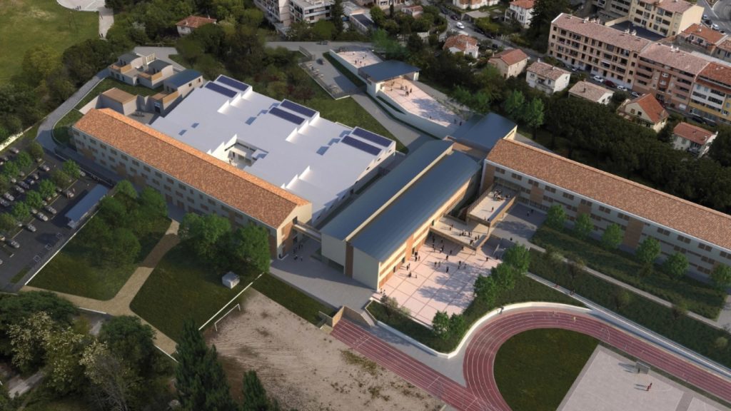 Étude PRATEC pour le renforcement carbone d’une dalle au lycée Louis Martin Bret à Manosque. Une solution innovante pour allier stabilité structurelle et énergie solaire.